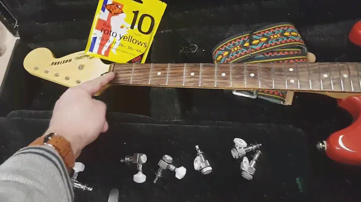 Squier by Fender Vintage Mustang Fiesta Red makeover and setup Part1
