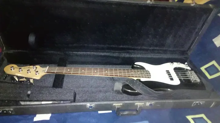 Squier Precision Bass 5 ти струнный