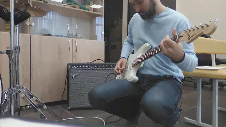 Обзор на дешёвую гитару Squier Stratocaster White / SSS / no tremolo