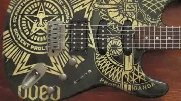Squier by Fender Obey HSS Stratocaster (Standard Series)